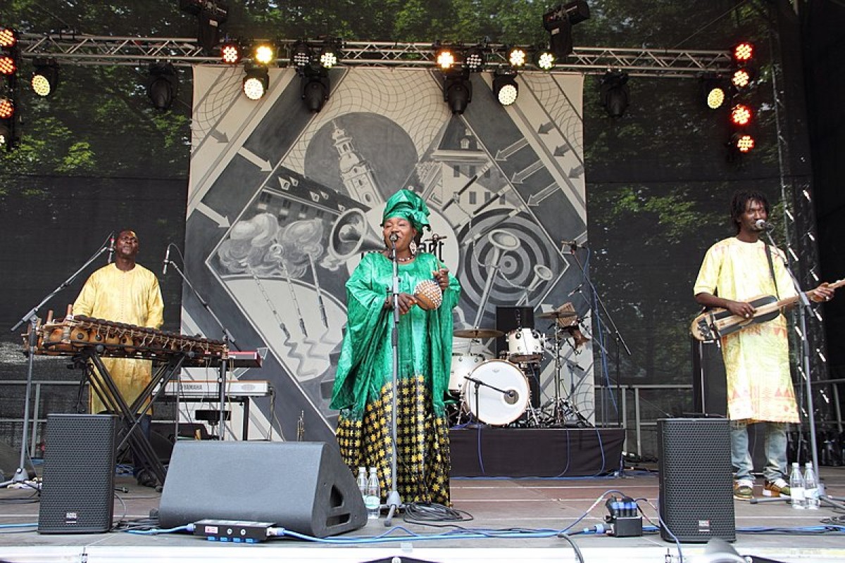 800px-Trio_da_Kali_Rudolstadt_09.jpg