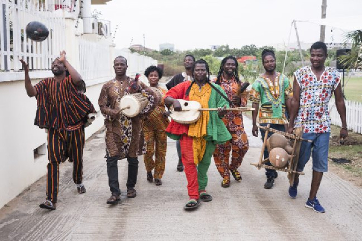 King-Ayisoba-and-band-01_fotoAnneliesVerhelst-648x432.jpg