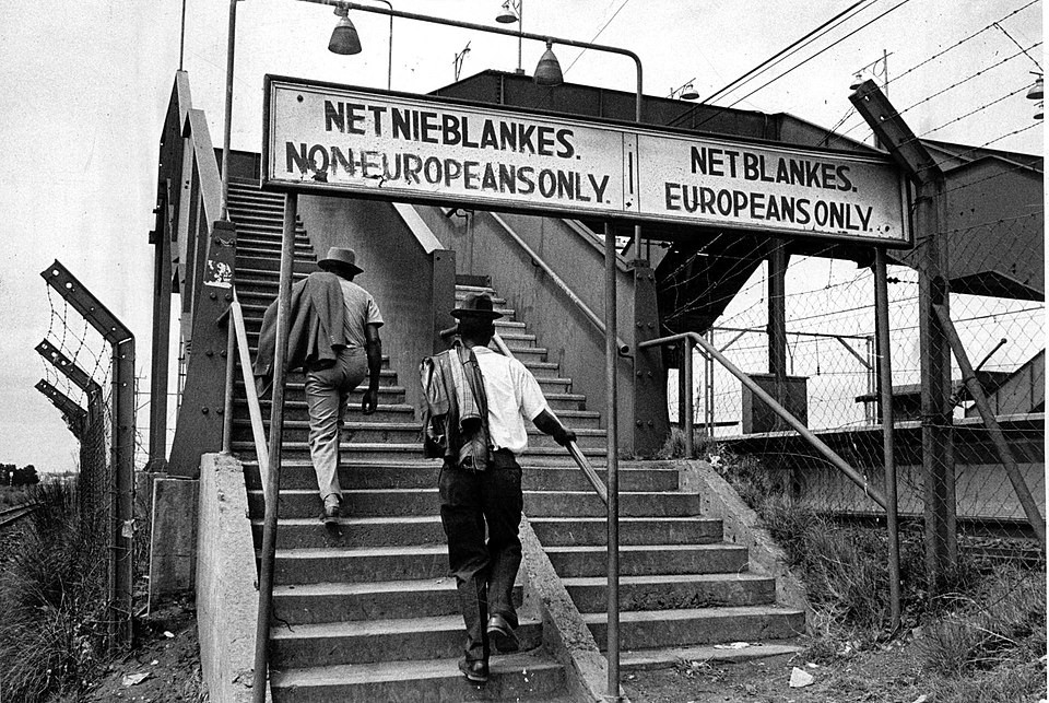 Apartheid-signs-trainstation.jpg