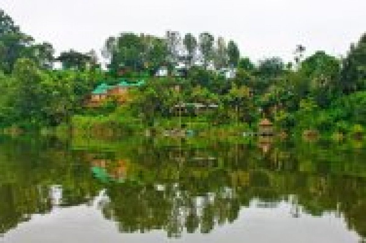 lake uganda.jpg